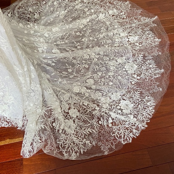 Monique Ihuillire wedding dress - Picture 5 of 6